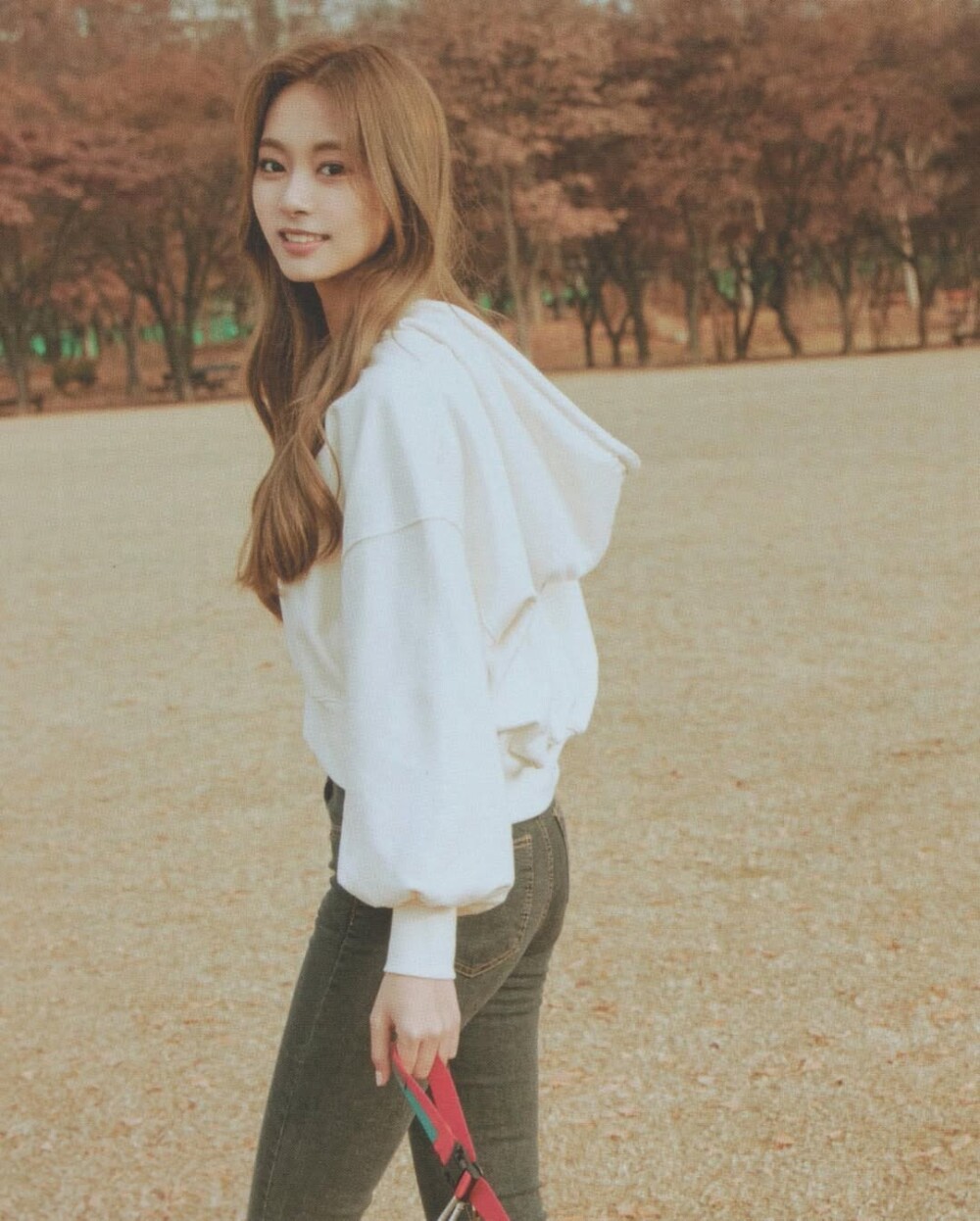 그 어떤 말도 필요없는, 트와이스 쯔위의 화보집.