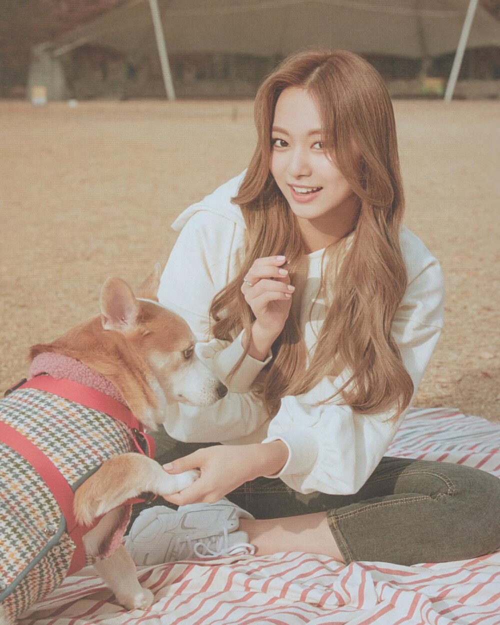 그 어떤 말도 필요없는, 트와이스 쯔위의 화보집.